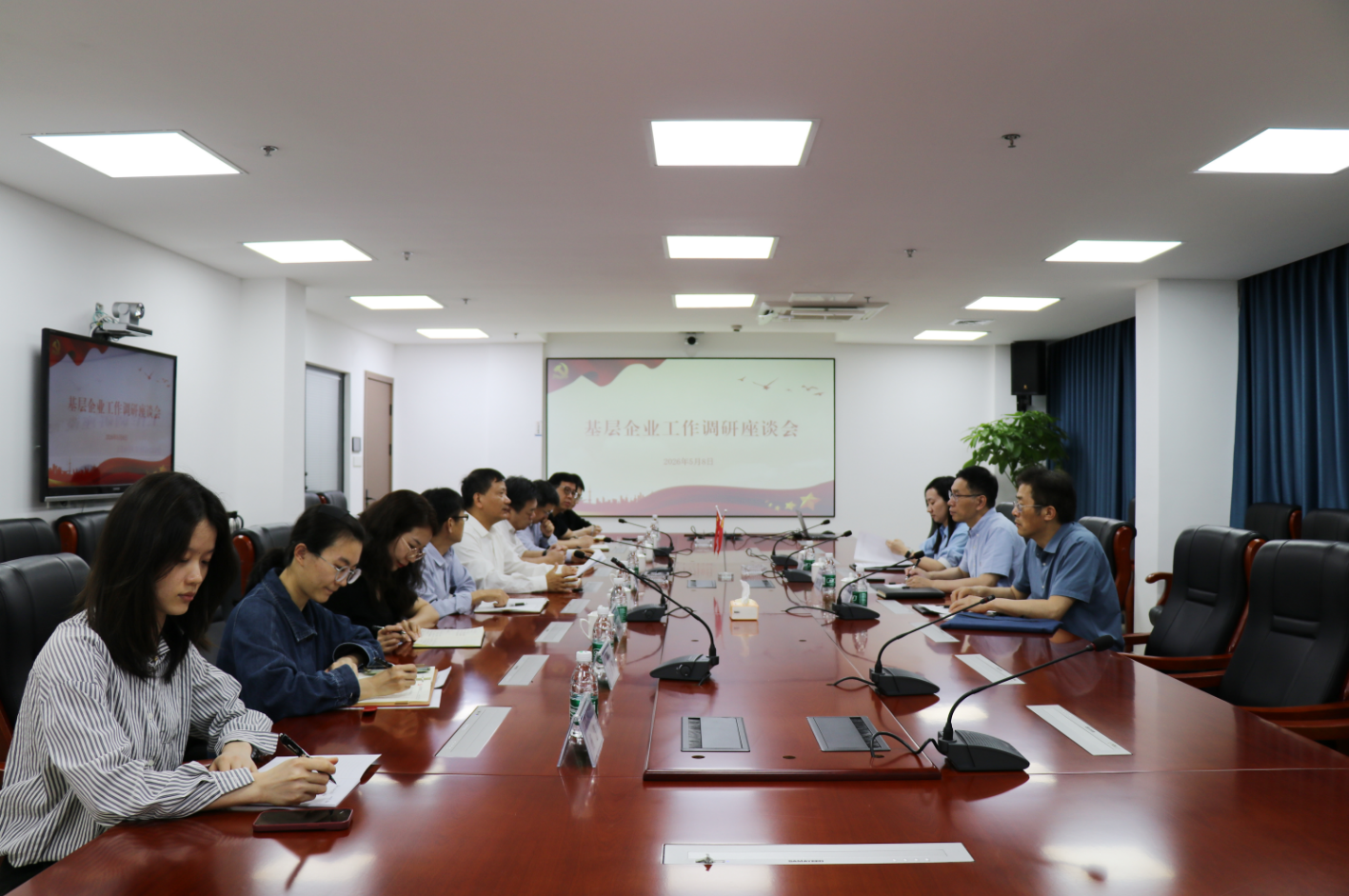 四下基層 | 集團領(lǐng)導(dǎo)翁宇航到石化設(shè)計院 開展調(diào)研(圖1) 四下基層 | 集團領(lǐng)導(dǎo)翁宇航到石化設(shè)計院 開展調(diào)研(圖1)